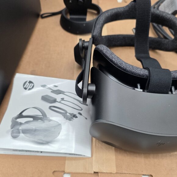 HP Reverb G2 VR Mixed Reality Headset With/ One Controller & Cables - Picture 5 of 16